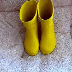 Yellow Rain Boots! ☔️
